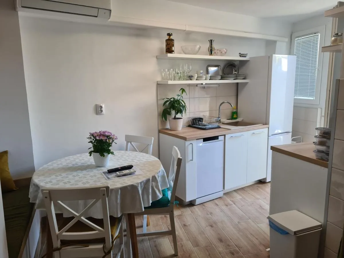 Image 2 of Apartman Kale