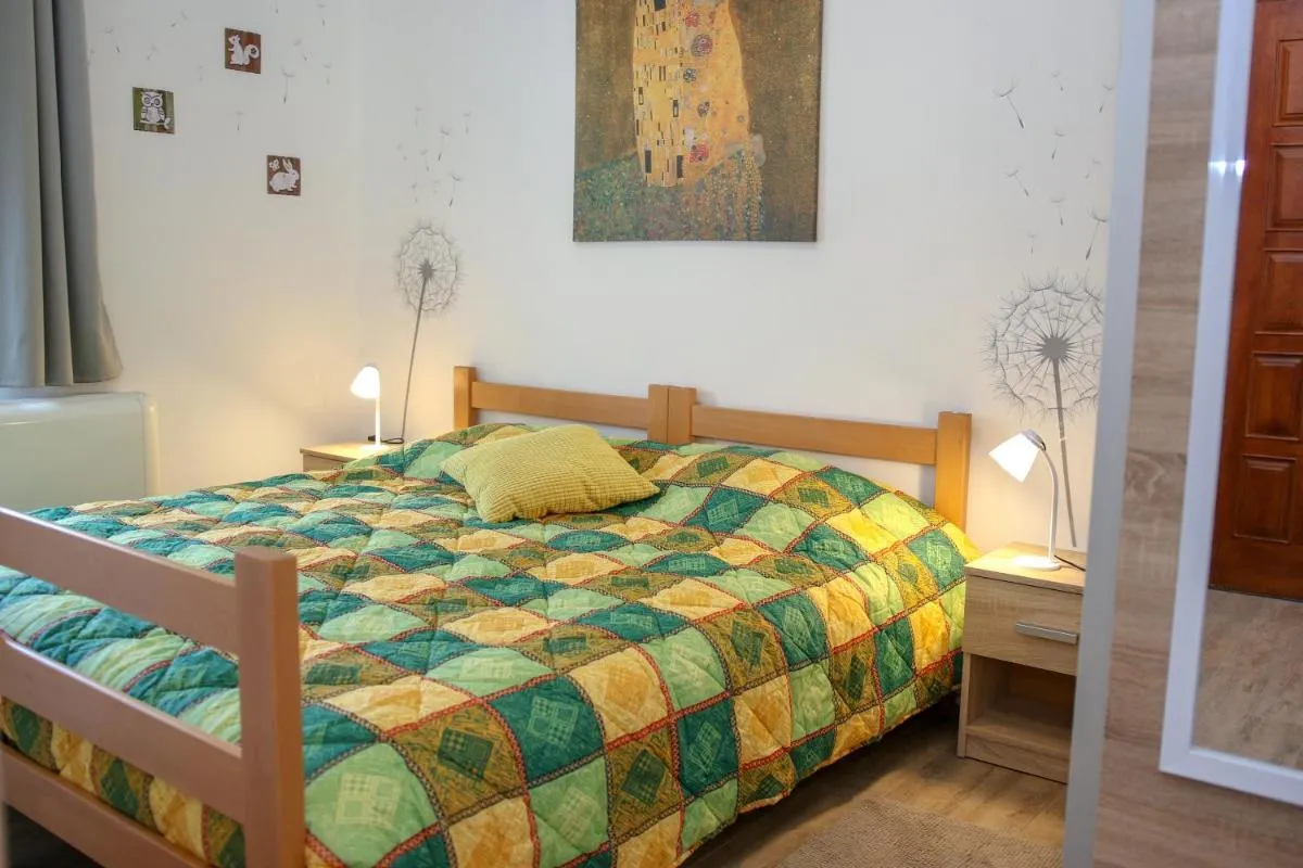 Image 1 of Apartment Polic