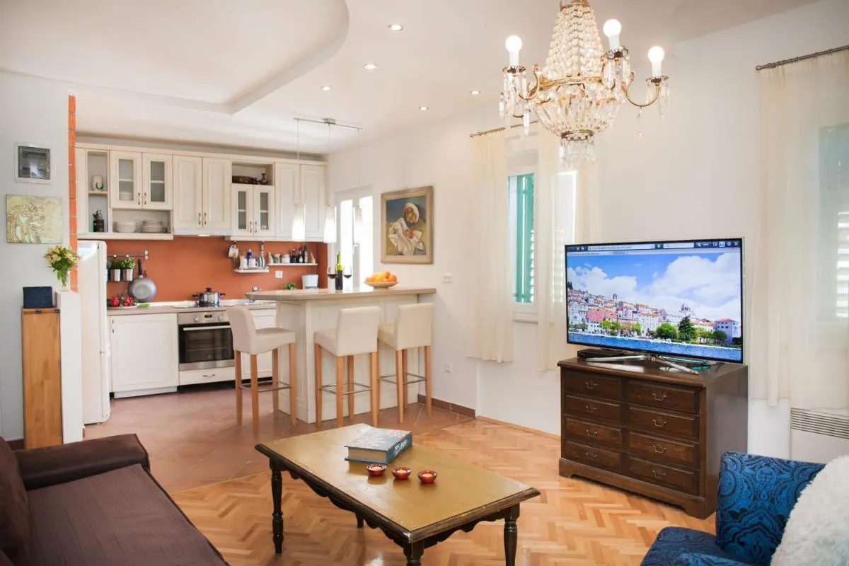Image 3 of Apartments Laurus