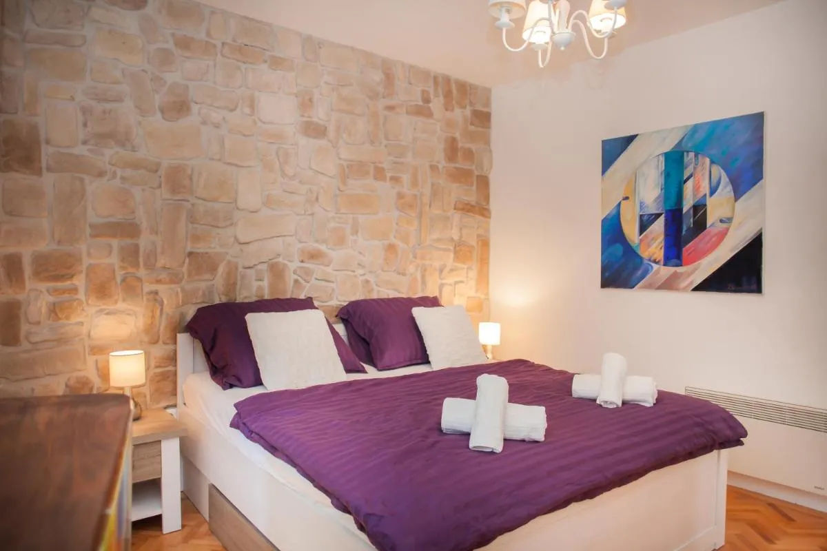 Image 1 of Apartments Laurus