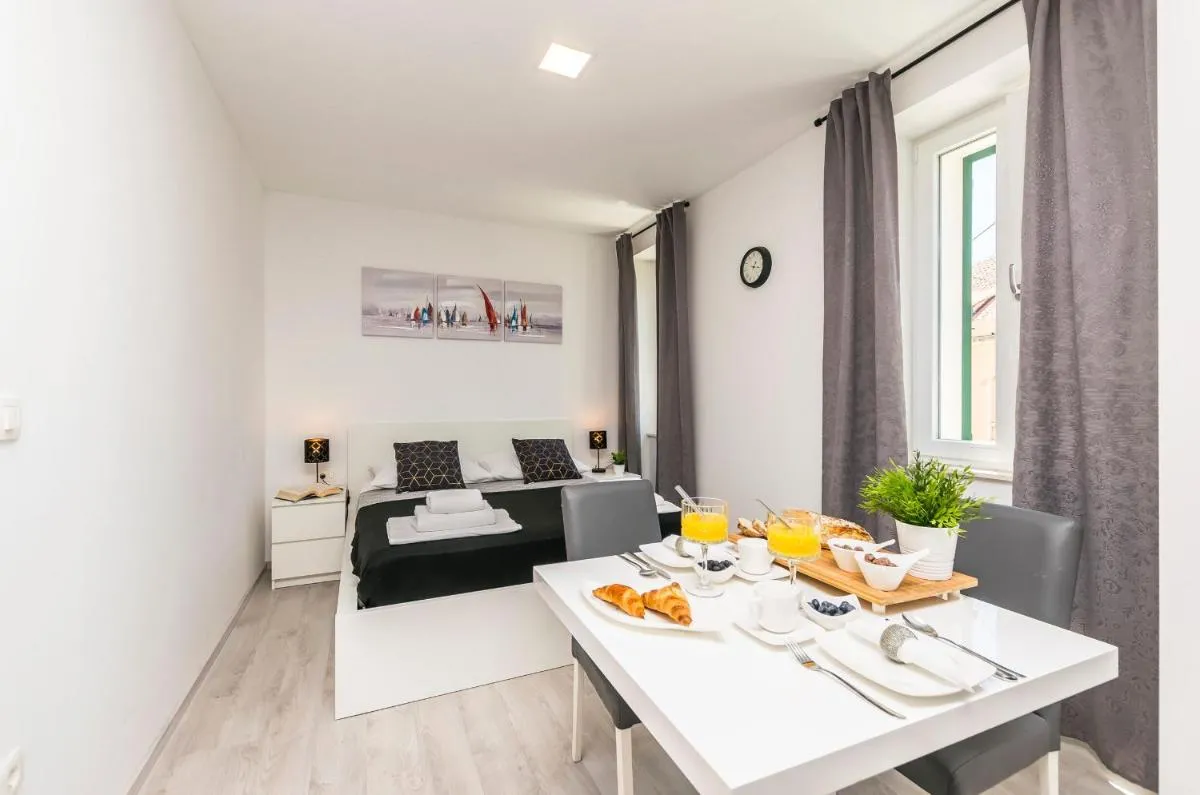 Image 2 of Apartments and Rooms Adriatic Suites