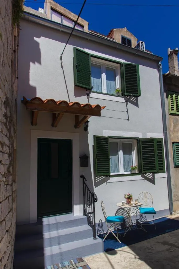 Image 3 of Capitain*s House