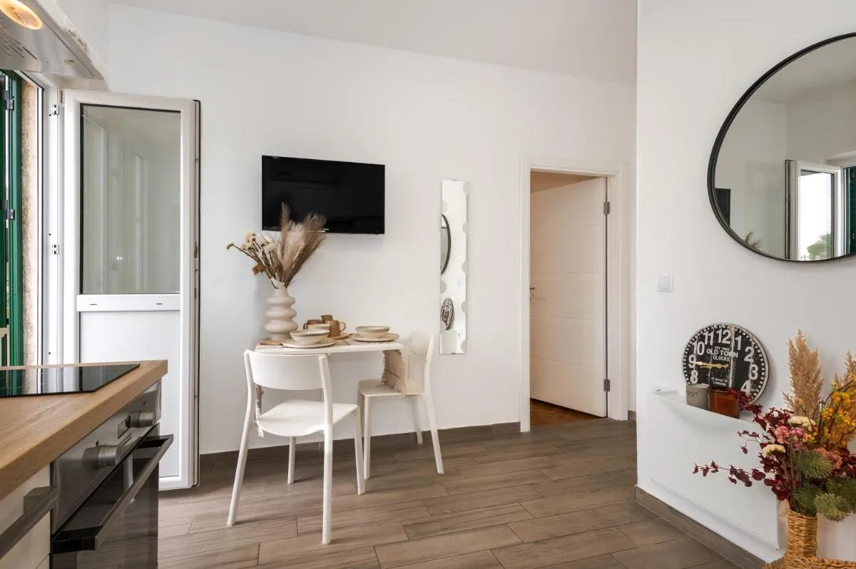 Image 6 of Charming renovated apartment next to the sea