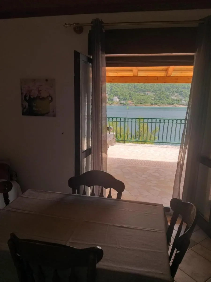 Image 3 of Direkt na moru – Bungalov