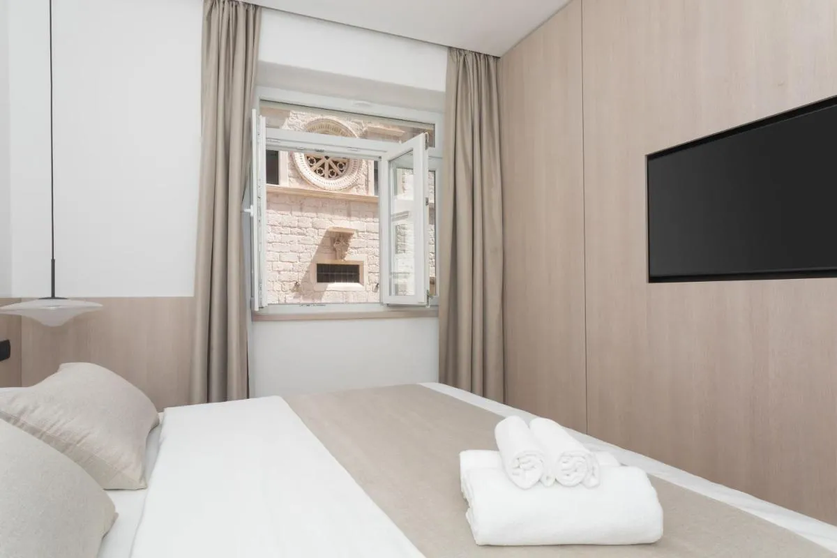 Image 2 of Étoile apartment