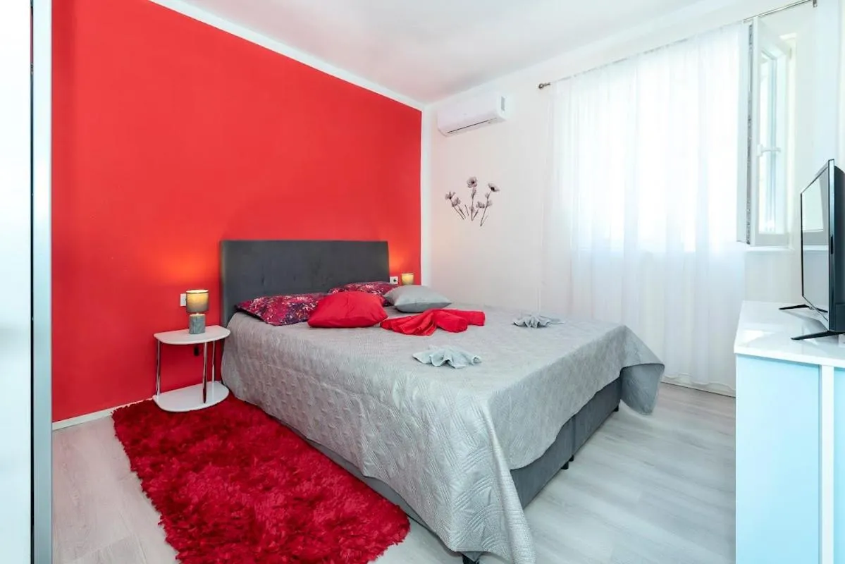 Image 6 of Lana Šibenik