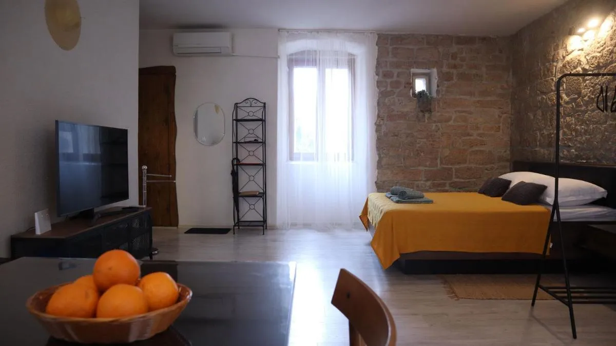 Image 4 of Orange