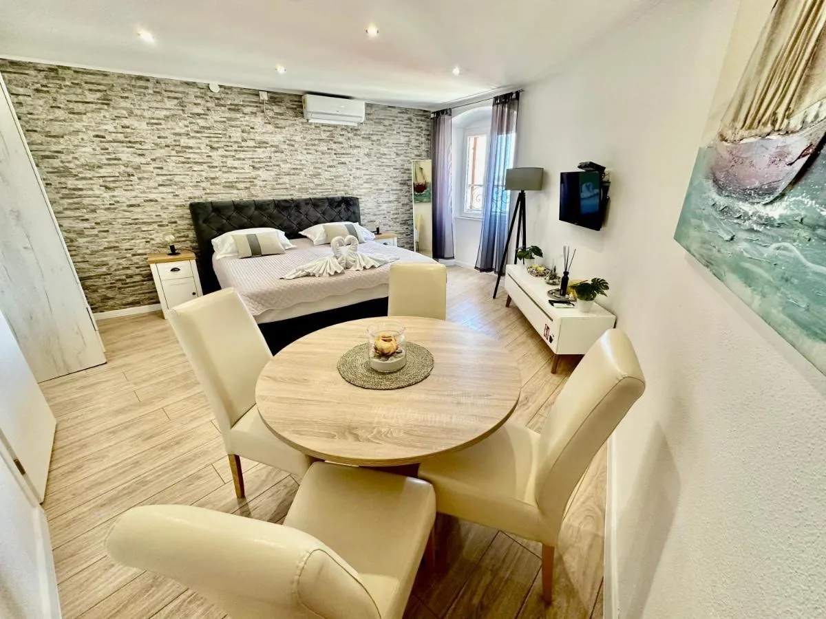 Image 1 of Primadonna Apartments