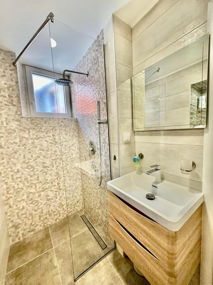 Image 4 of Primadonna Apartments