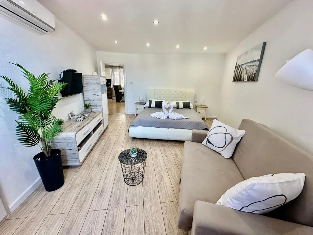 Image of Primadonna Apartments