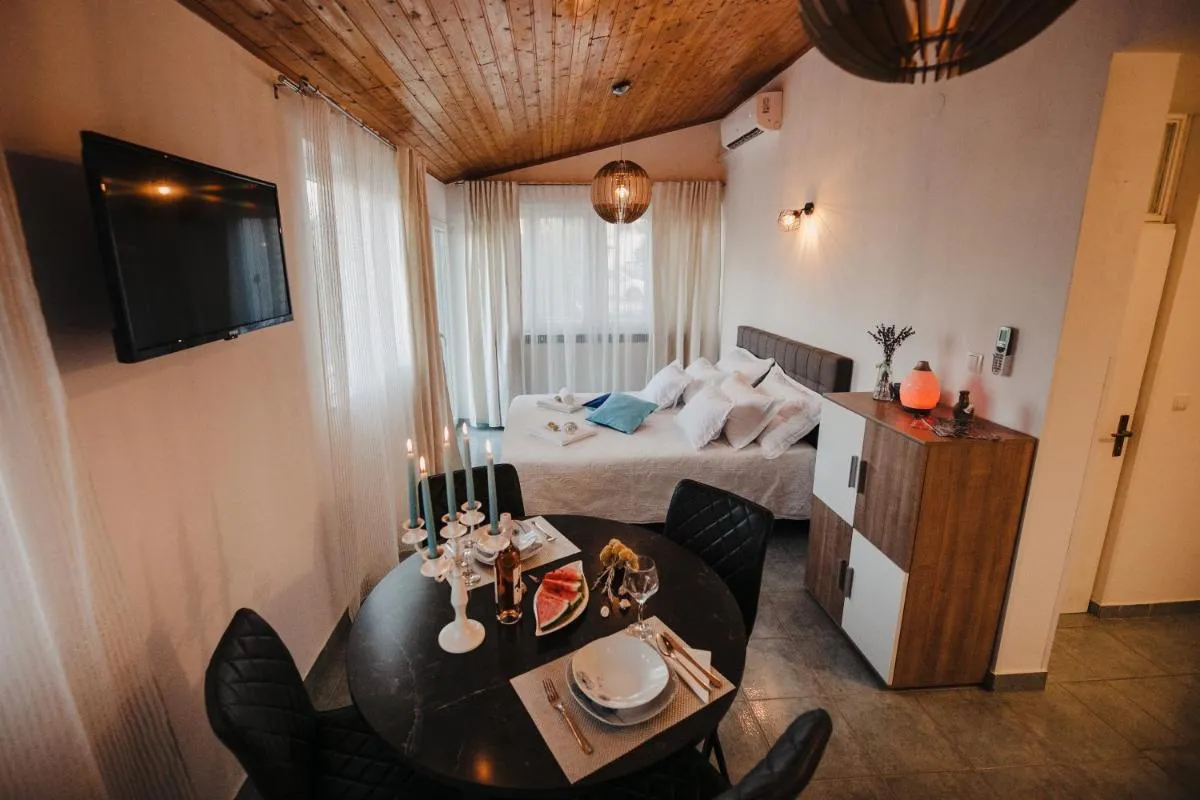 Image 1 of Studio apartmant Tonka