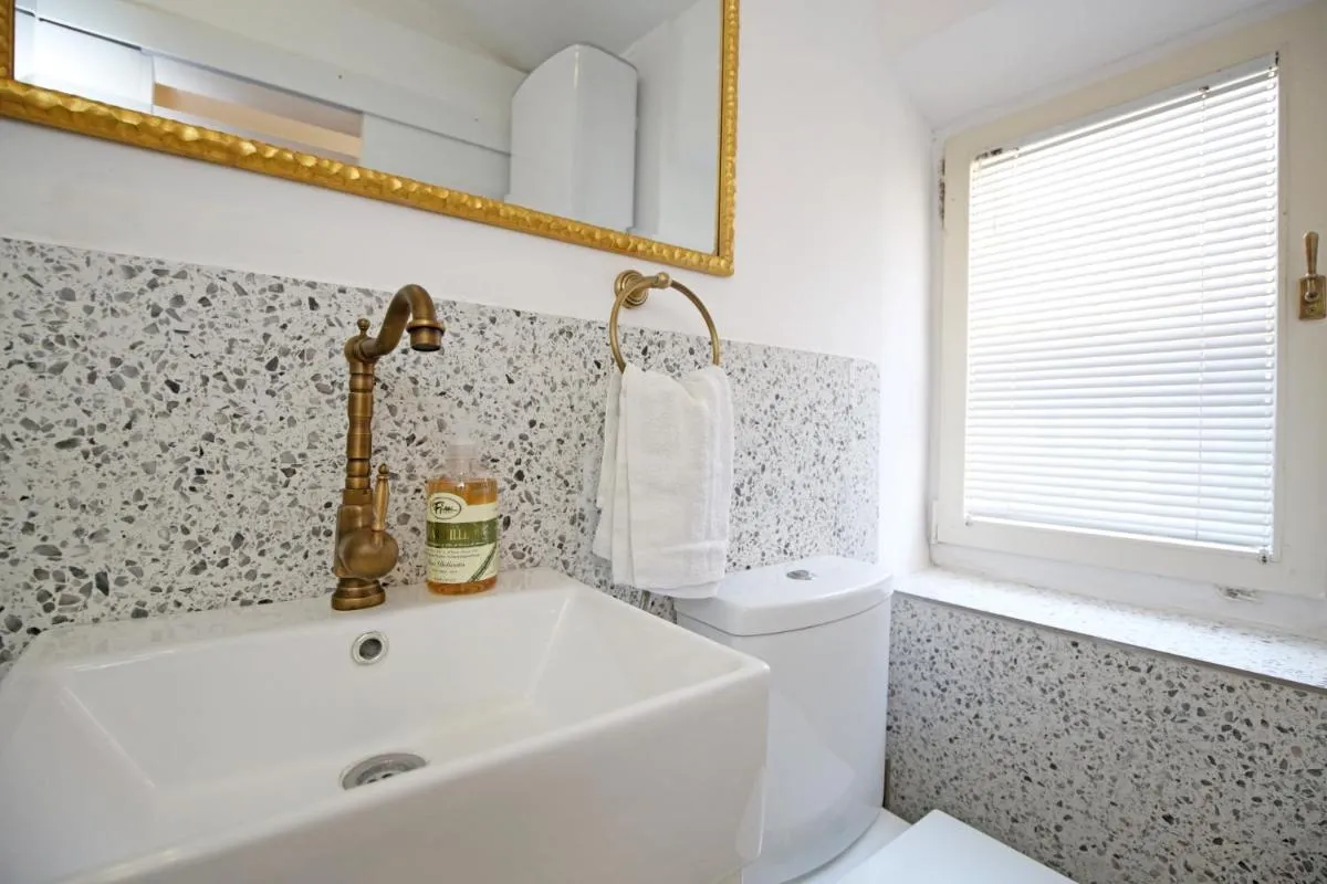 Image 2 of Swan City Apartment & Room