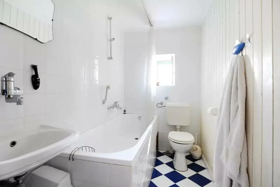 Image 2 of Torriano Holiday House