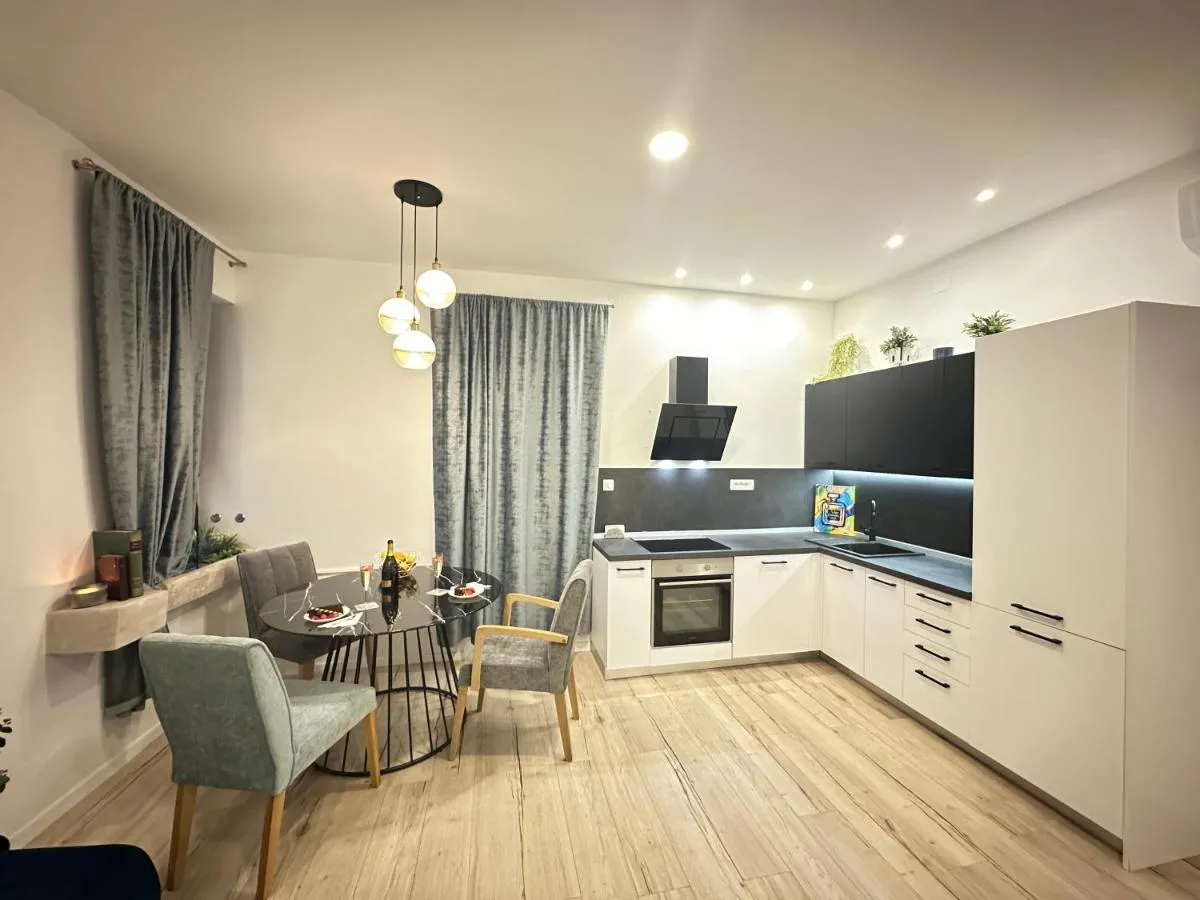 Image 5 of V Apartment