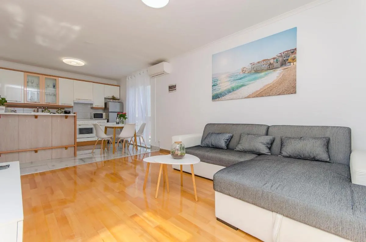 Image 3 of Apartment Calimero