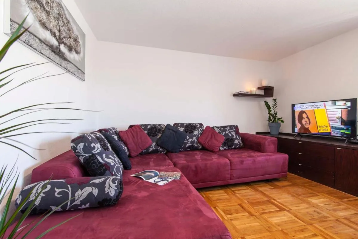 Image 2 of Apartment City Vibe, great location!