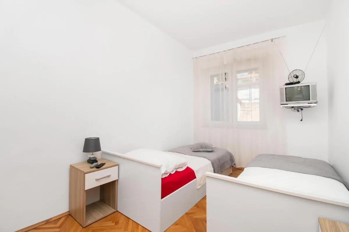 Image 1 of APARTMENT KATA