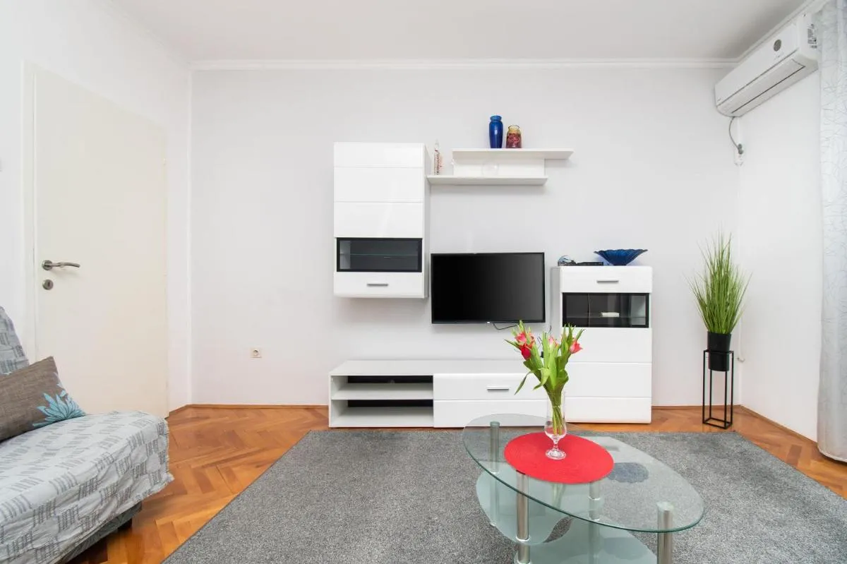 Image 4 of APARTMENT KATA