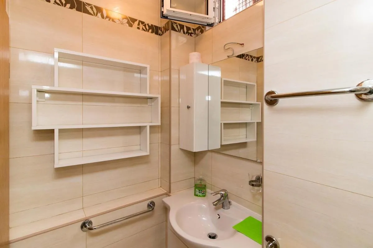 Image 6 of Apartment Peran