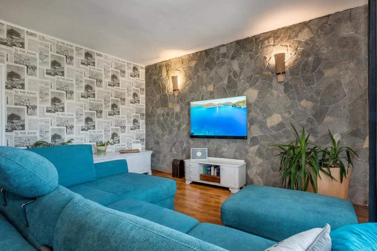 Image 4 of Apartment Vice