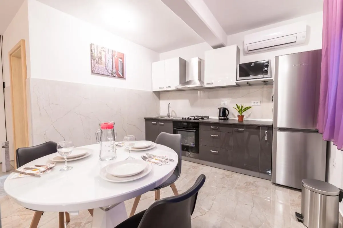 Image 2 of Apartments Bonis III