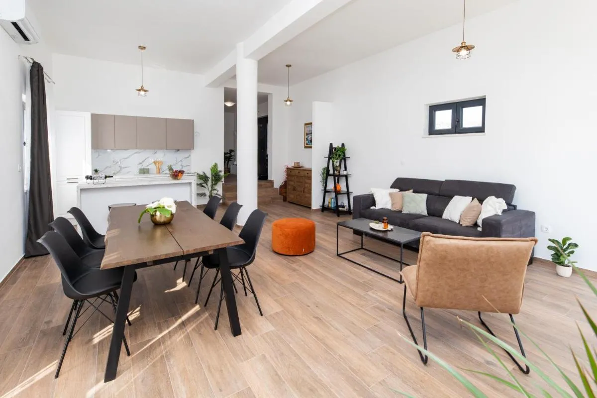 Image 3 of Apartments Suzy