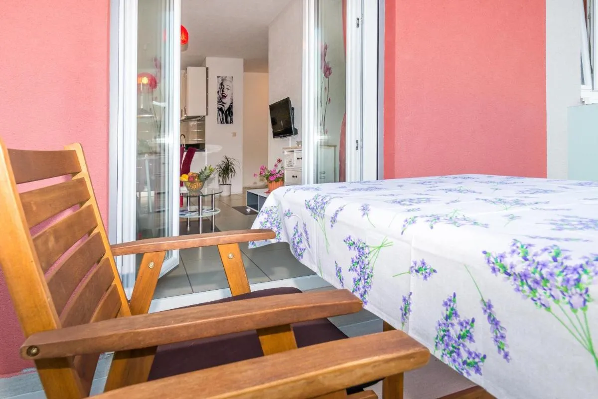 Image 1 of Apartments and rooms with parking space Grebastica, Sibenik – 17831