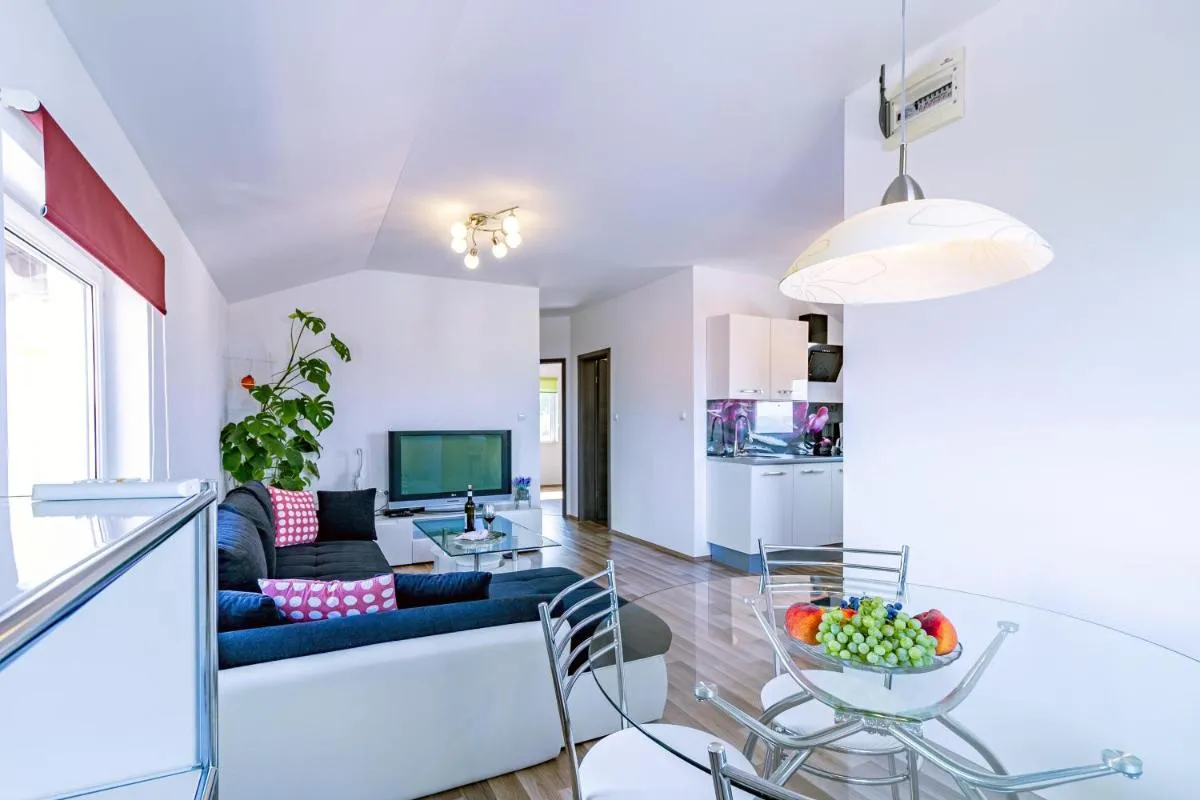 Image 1 of Apartments with parking spaces Bilice, Krka – 13545