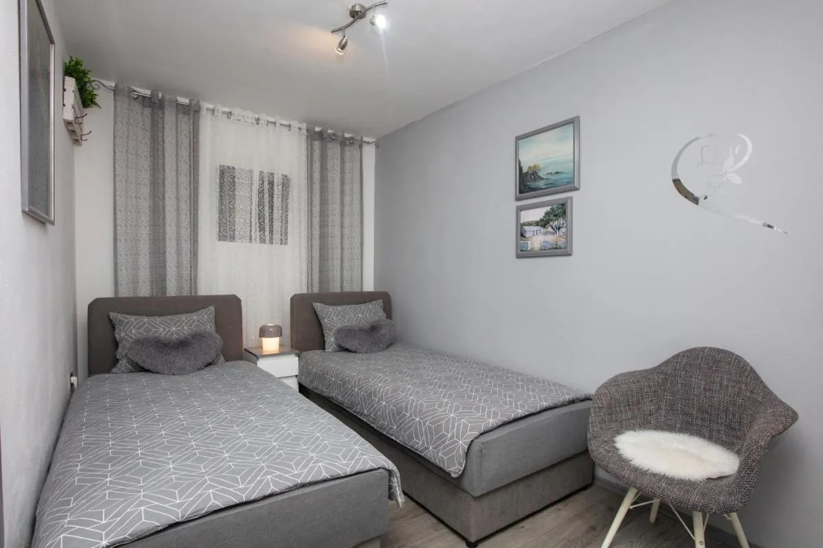 Image 1 of Apartments with parking spaces Sibenik – 22886