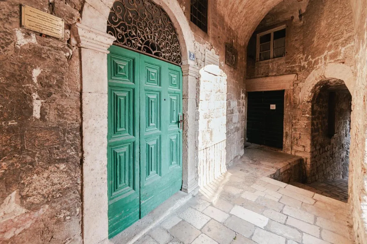 Image 1 of Arya apartment