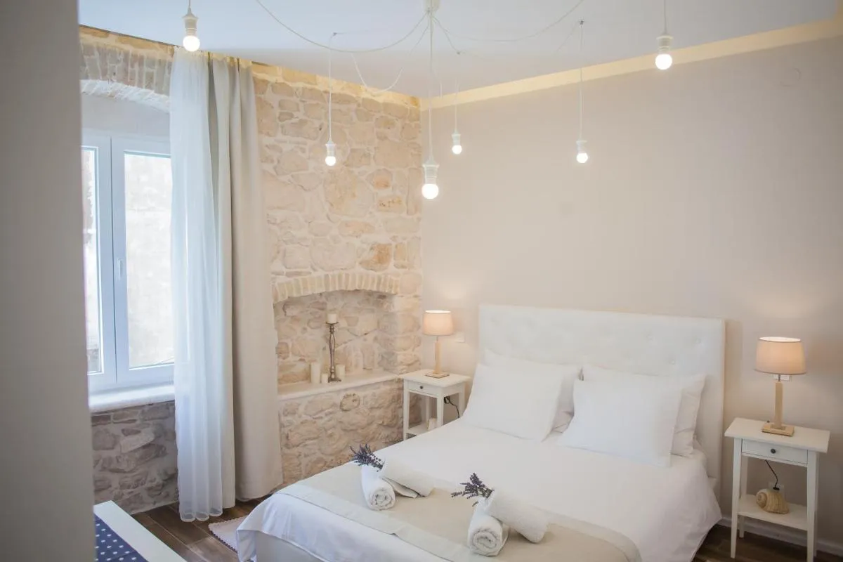 Image 5 of Barone Room