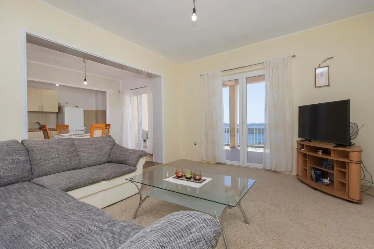 Image 4 of Bulat Sea View Apartments