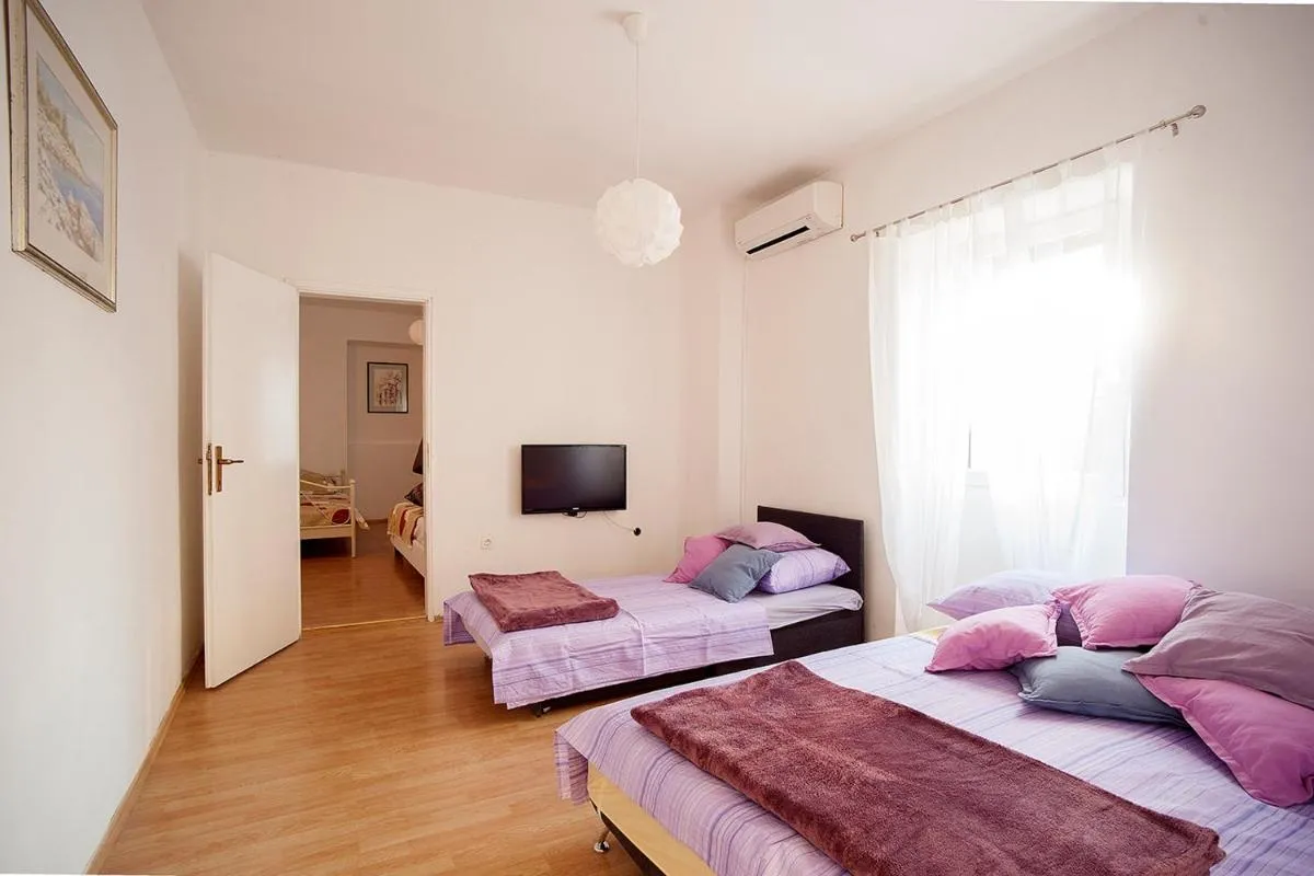 Image 4 of Dalmatian Garden – FREE parking – city centre