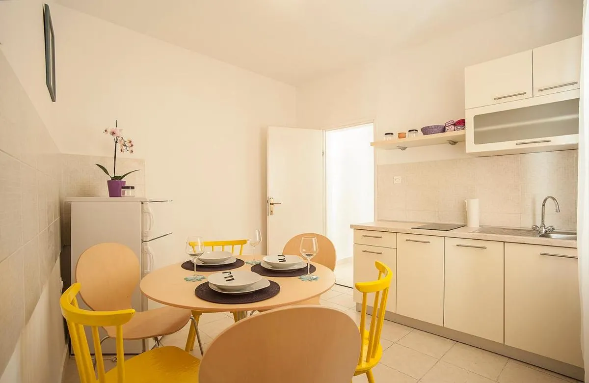 Image 2 of Dalmatian Garden – FREE parking – city centre