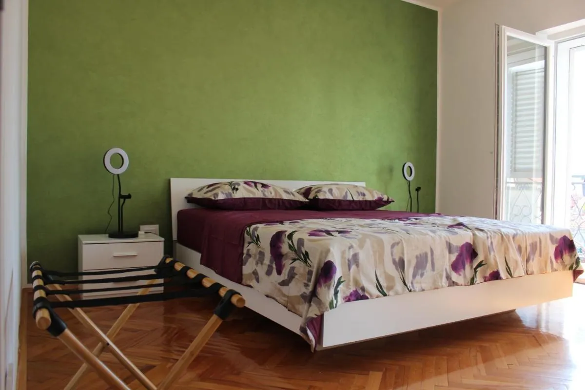 Image 1 of Dalmatian home with private parking