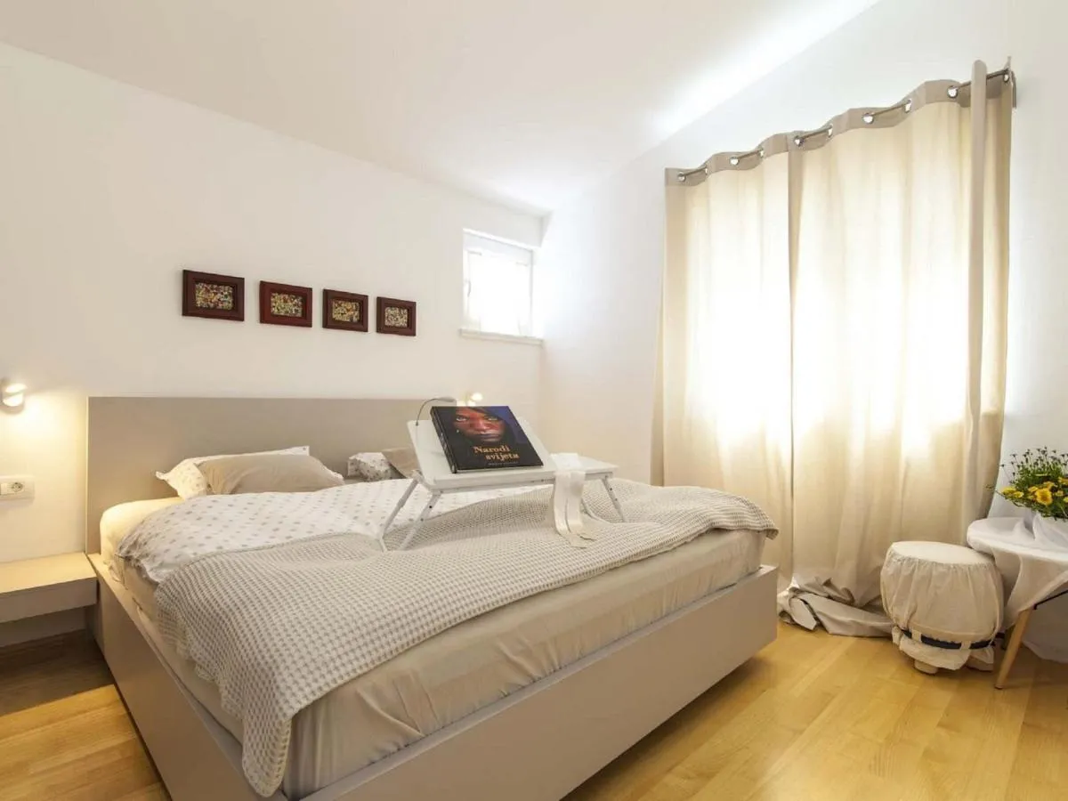 Image 3 of Deluxe Villa in Šibenik near Lake