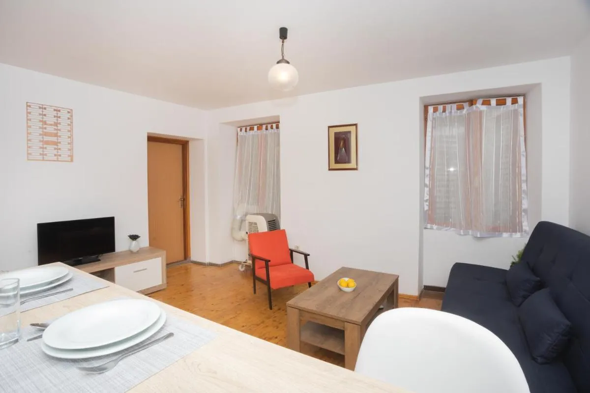 Image 4 of Downtown apartment Danica
