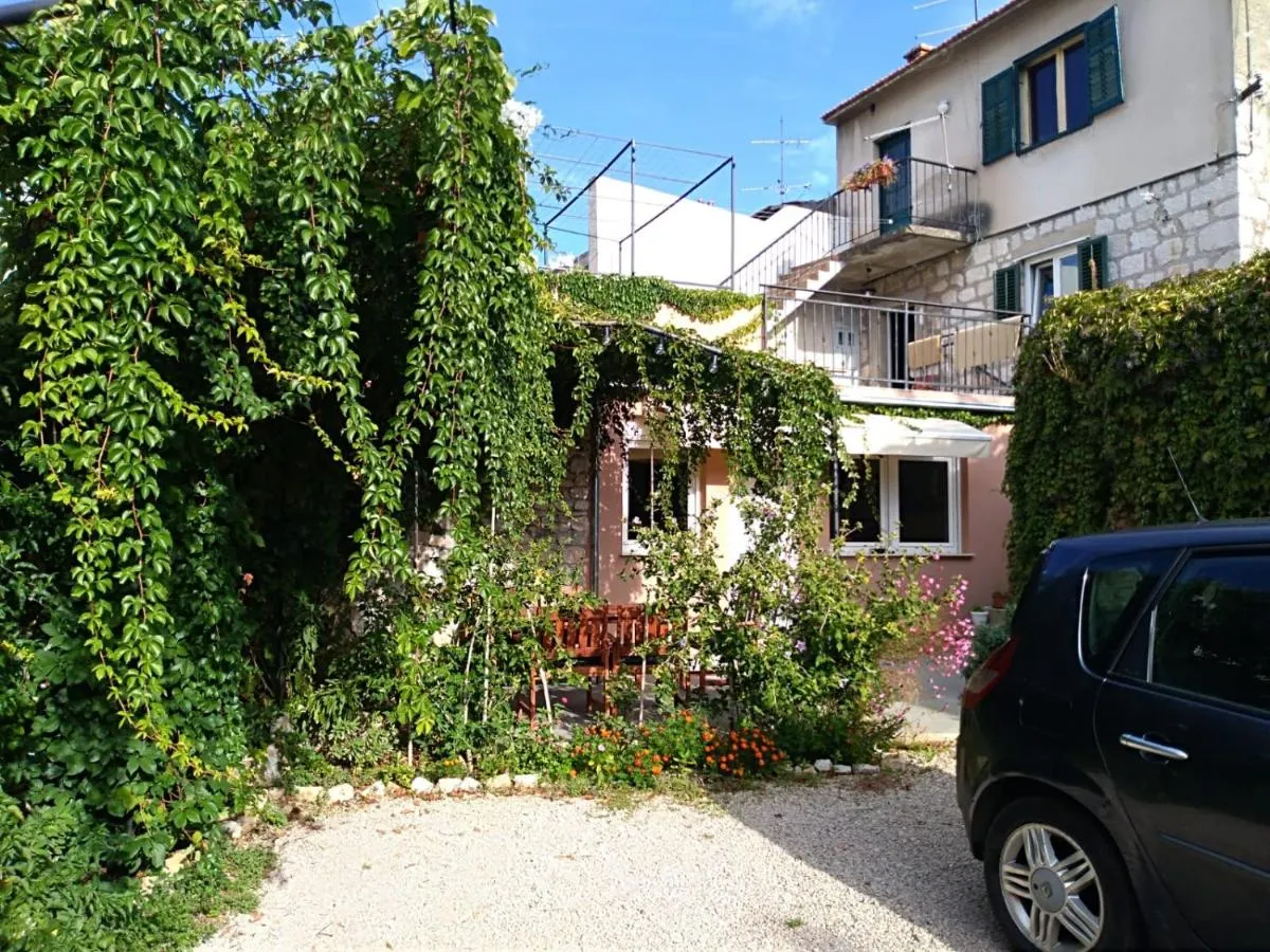 Image 1 of Green Oasis City Center Apartment