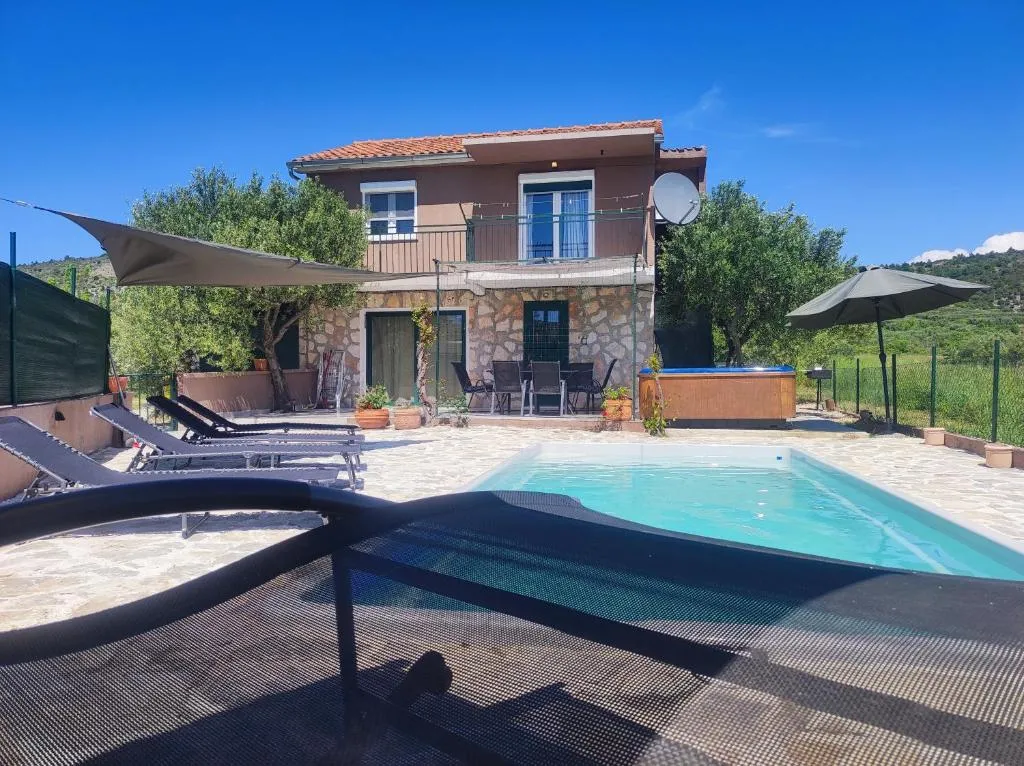 Image of Holiday House Mablo with pool & jacuzzi