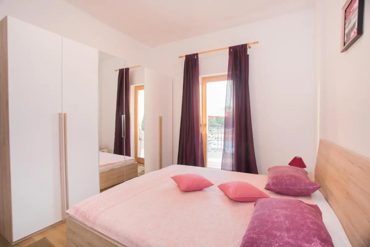 Image 1 of Holiday home with pool Kristal