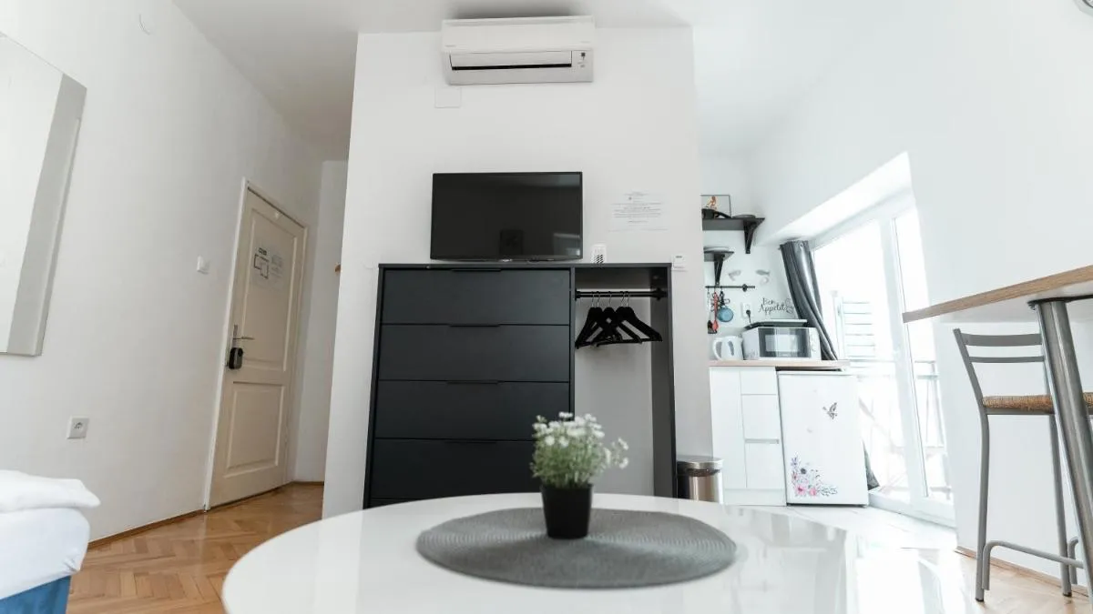 Image 1 of House Gorica