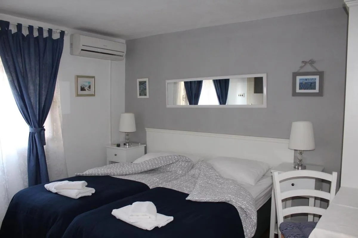 Image 1 of Karmelita’s place -studio