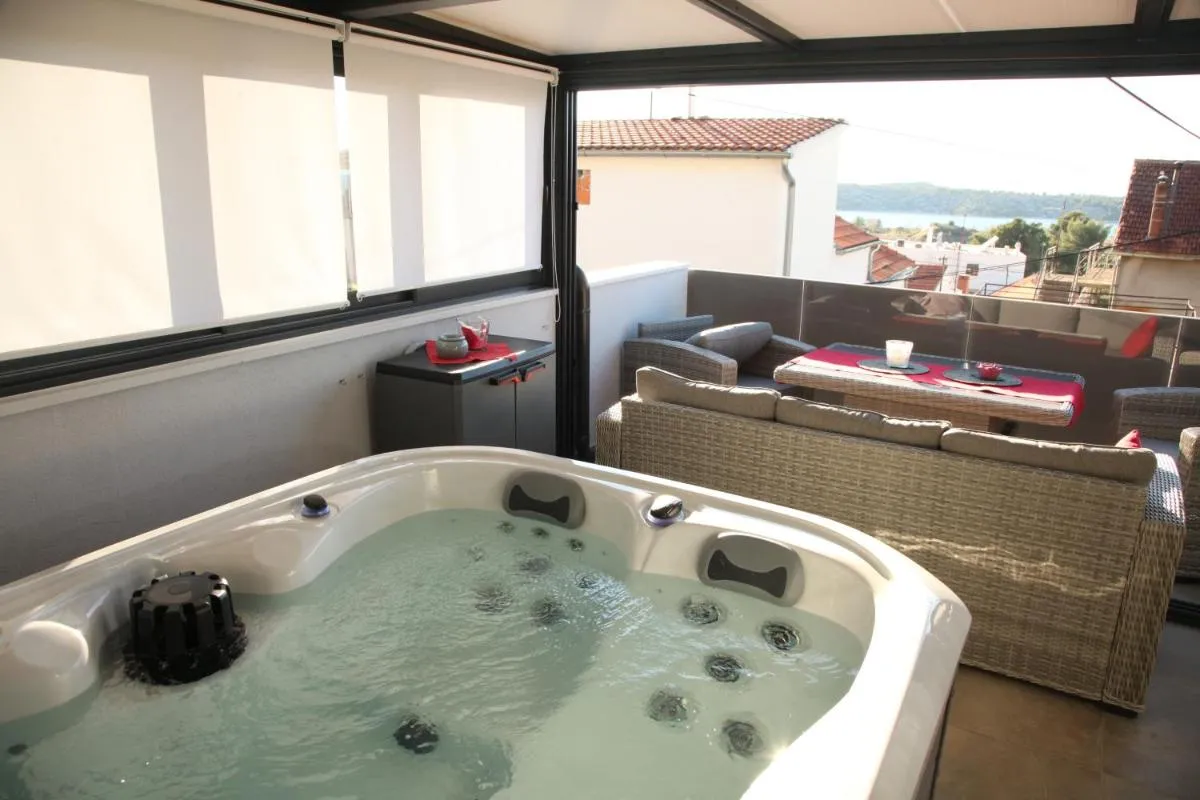 Image 2 of Luxurious seaview apartment