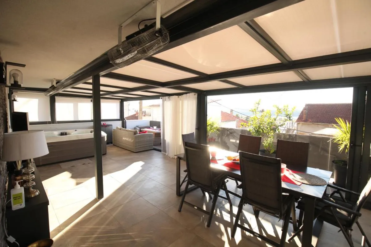 Image 3 of Luxurious seaview apartment