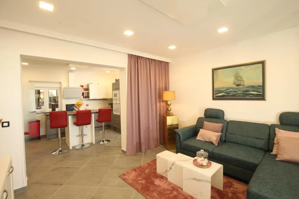 Image of Luxurious seaview apartment