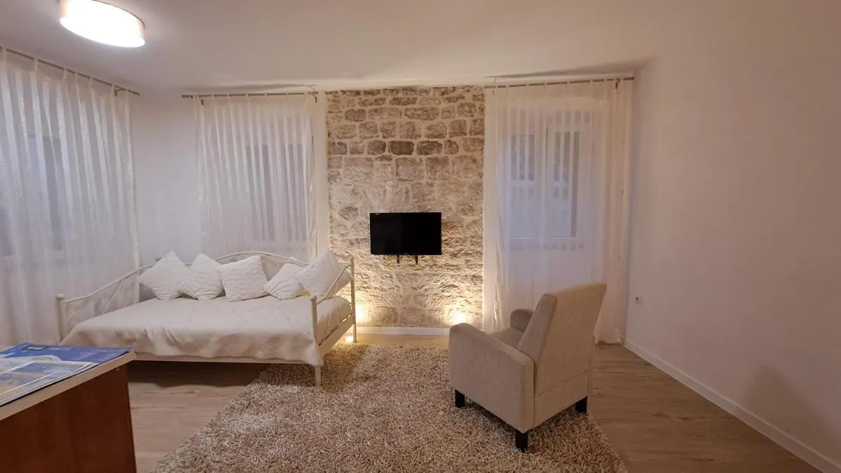 Image 4 of Medulić Palace Rooms & Apartments 2