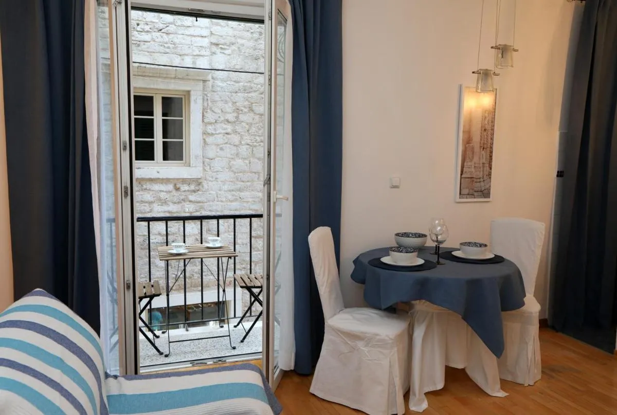Image 2 of Medulić studio for 2 in old town with free parking
