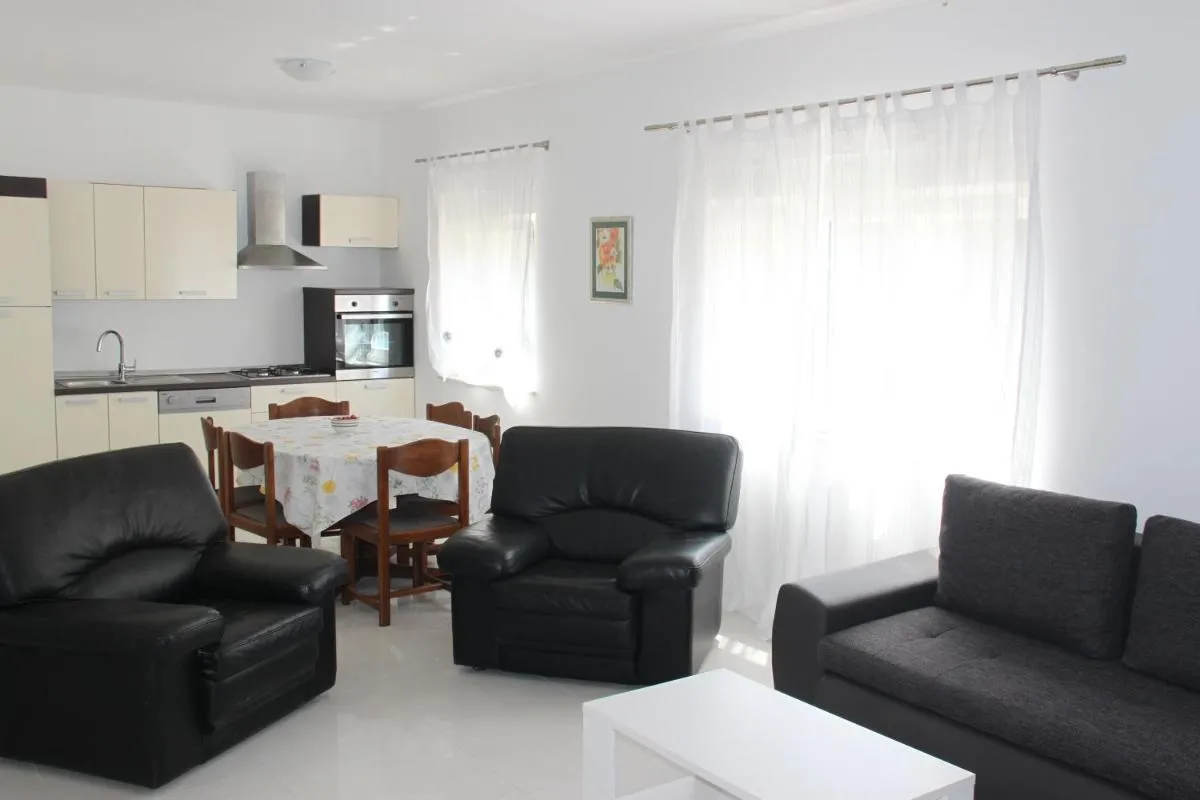 Image 3 of Mikulandra apartment