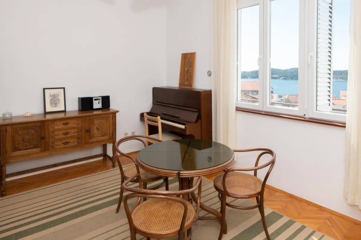 Image 4 of Piano Apartment