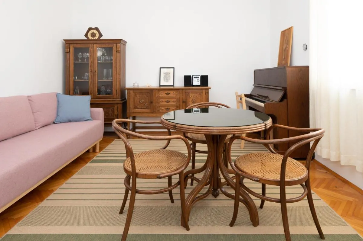 Image 2 of Piano Apartment